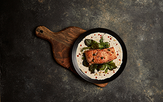 Saumon de l'Atlantique servie en sauce à la bière