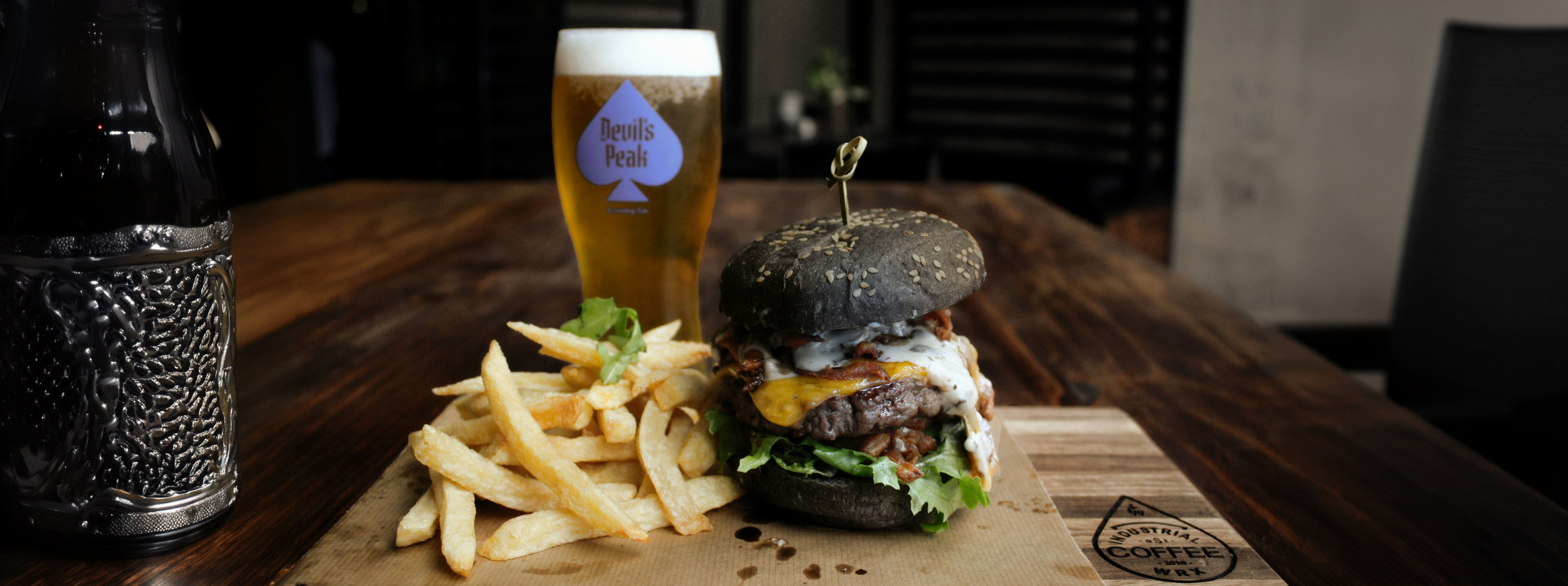 Burger double classique avec frites